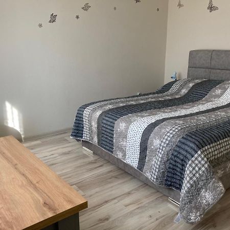 Kristaly Apartman Έγκερ Εξωτερικό φωτογραφία