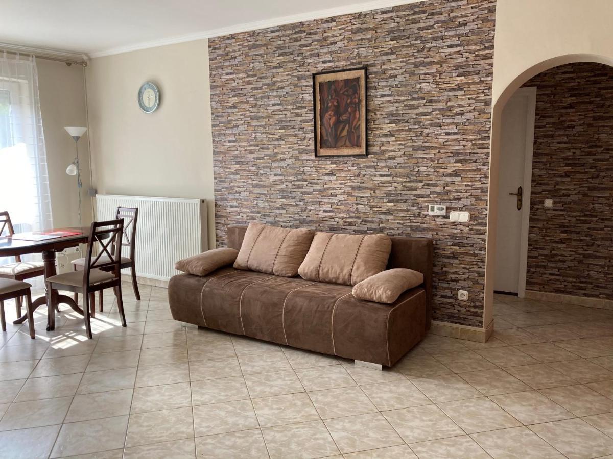 Kristaly Apartman Έγκερ Εξωτερικό φωτογραφία
